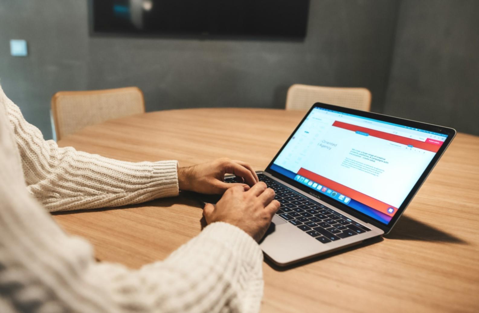 Başarılı mobil oyun analytics dashboardu ekran görüntüsü